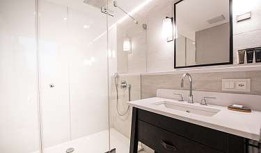 13.11 Penthouse Deluxe Suite
