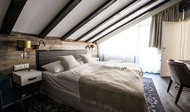 13.7 Penthouse Deluxe Suite
