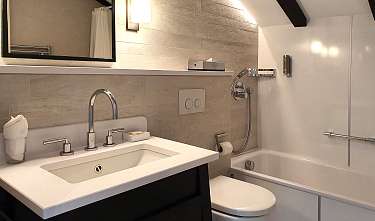 407 Einzelzimmer mit Badewanne