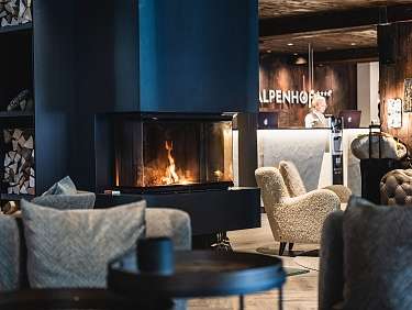 alpenhof Lobby Kamin