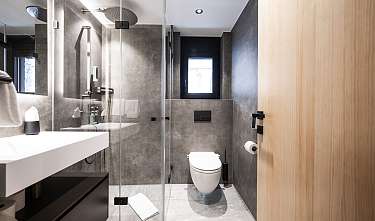 Badezimmer mit Dusche