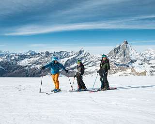 Julen Boys vorm Matterhorn